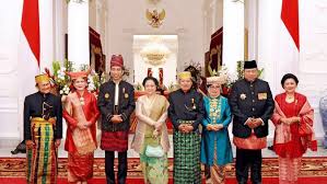 Namun, kemerdekaan untuk seseorang sangatlah berbeda sangat beda untuk kemerdekaan indonesia. Fenomena Baju Adat Di Istana Merdeka Ini Kata Desainer Tanah Air Fashion Beauty Liputan6 Com