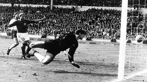 Juli 1966 aber war an das „falkenauge noch nicht zu denken. Vor 50 Jahren Das Legendare Wembley Tor Fallt Archiv