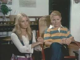 Verano azul (blue summer) was a spanish tv series that was filmed from 1979 to 1980, then aired from late 1981 to early 1982. Verano Azul Capitulo 4 Eva Maria Garralon