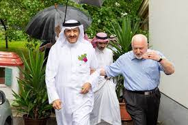 أجرى الأمير بندر بن سلطان بن عبدالعزيز، اتصالًا هاتفيًا، بولي العهد رئيس الوزراء بمملكة البحرين، الأمير سلمان بن حمد آل خليفة، لتقديم العزاء في وفاة رئيس الوزراء الراحل أكد رئيس الاستخبارات السابق، الأمير بندر بن سلطان، أنه يحترم الشعب الفلسطيني ويقدره. Ø§Ù„Ø£Ù…ÙŠØ± Ø³Ù„Ø·Ø§Ù† Ø¨Ù† Ø³Ù„Ù…Ø§Ù† ÙŠØ®ØªØªÙ… Ø²ÙŠØ§Ø±Ø© Ø§Ù„Ø±Ø³Ù…ÙŠØ© Ù„Ù„Ø¨ÙˆØ³Ù†Ø©