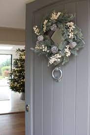 80 Beautiful Christmas Wreath Ideas Brighter Craft Front Door Christmas Decorations Natural Christmas Wreaths Christmas Door Decorations