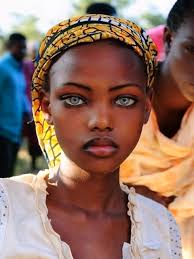 Isabel Preysler, Enrique Iglesias's mom, just turned 73 but looks like  she's in her 40s.💃🔥People are surprised by how young she looks.👍🤩She  divorced Julio Iglesias because of his cheating, and after that,