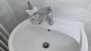 Über die drehbewegung des hebels am wasserhahn lässt sich so die wassertemperatur regeln. Bonade Waschtischarmatur Bad Wasserhahn Messing Chrom Badarmatur Montage Anleitung Youtube
