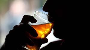 Ayer viernes entró en vigencia en nuestro país la nueva ley de alcoholes, la cual busca disminuir la ingesta de alcohol y fomentar su consumo responsable. Pt1sxhmhs53hjm
