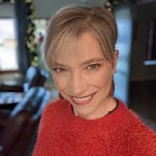 Keri Hendrix's Instagram, Twitter & Facebook