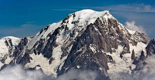 Ein oder zwei fahrzeuge laufen auf einer festen fahrbahn. Mont Blanc Versant Italien Voie Normale Des Aiguilles Grise Avec Un Guide De Montagne