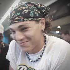 KYLEJACKSON it wouldn't let me reverse a clip so now it looks weird😡...