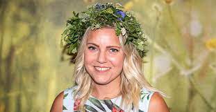 Ok, so i'm writing a book.. Forfattaren Och Journalisten Carina Bergfeldt Far Egen Talkshow I Svt Boktugg Se