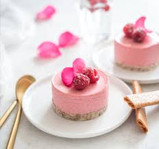 Entremets Framboise Rose Croustillant Chocolat Delicieux Desserts Gateaux Et Desserts