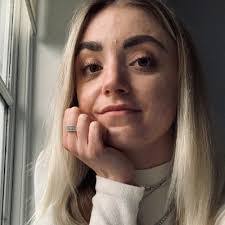 Amy Kling's Instagram, Twitter & Facebook