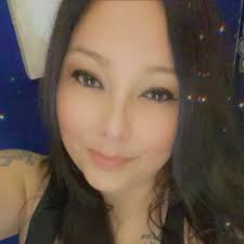 Brandi Whitehead (@chic_50s)