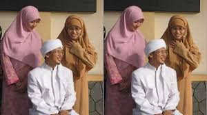 Pelawak yang satu ini ternyata juga punya istri lebih dari satu. Selain Ustad Arifin Ilham 4 Artis Ini Juga Punya Istri Lebih Dari Satu Yang Terakhir Ketahuan Menikah 3 Kali