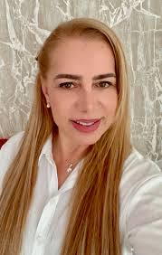 Elsa Méndez updated their profile picture.