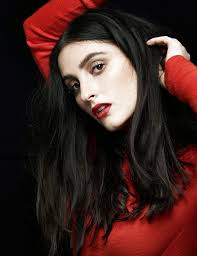 Singer Songwriter Banks Jillian Rose Banks Photoshoot Wearing Bright Red Sweater Medium Dark Brown Hair In Soft Wav Model Hair Singer Celebrity Hairstyles