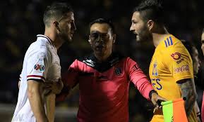 El equipo de chivas no le pondrá fácil el desafío a tigres y es que en casa solo perdió uno de sus últimos cinco compromiso. Chivas Vs Tigres En Vivo Horarios Y Donde Ver La Copa Gnp