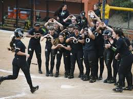 See more oregon outdoors wallpaper, oregon scenery wallpaper, oregon national geographic wallpaper, oregon coastal wallpapers, outlook looking for the best oregon wallpaper? Despite Poor Start Ducks Win Super Regional Addicted To Quack