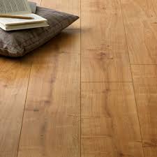 Hygena Palomino Oak Laminate Flooring 1 48sqm Homebase Oak Laminate Flooring Wood Laminate Flooring Laminate Flooring