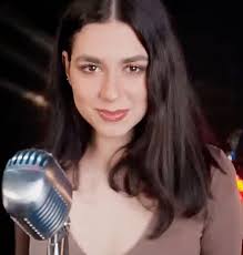 I just posted together with an excerpt from "Dancing queen" an older photo  of our dear Beatrice,