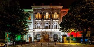 I ristoranti e le attrazioni vengono classificati in base al rapporto tra le recensioni degli utenti e la vicinanza a questa località. Banco Di Sardegna Facciate Tricolore