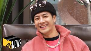 Также известен благодаря участию в телешоу «сосед по комнате». Jackson Wang Reflects On His Journey To The West Mtv News Youtube