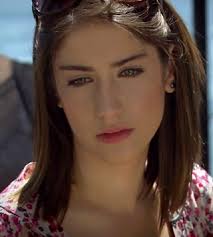 تفضلوا صورة الممثلة التركية هازال كايا هيا أعطوني رأيكم Feriha Y Emir Peinados Actrices