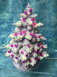 This 7″ tall ceramic christmas tree runs on 2 aa batteries. Lighted Vintage Handcrafted Lighted Ceramic Christmas Tree Etsy