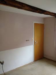 Okologische Sanierung Mit Naturbaustoffen Und Lehmputz Vorbereitung Der Kuchenwande Und Decken Fur Putzarbeiten Reinigen U Lehmputz Sanierung Fensterlaibung
