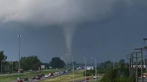 Une tornade est un tourbillon de vents extrêmement violents, prenant naissance à la tornade dans un bocal expérience facile à réaliser il faut de l'eau du produit à bulles et du produit de. 9nhhg0lk9uontm