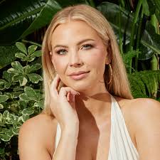 Phoebe Gates, the Daughter of Bill and Melinda Gates, Steps Into the  Spotlight