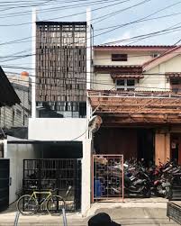 Banyak sekali desain rumah minimalis modern 2 lantai yang bertebaran di dunia maya, anda bisa memilihnya salah satu. 12 Inspirasi Desain Rumah 2 Lantai Terbaik Cocok Di Lahan Sempit Rumah123 Com