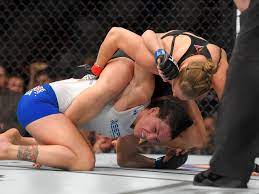 Ronda rousey vs cat zingano watch ronda rousey's infamous submission vicotry over cat zingano at ufc 184. Ronda Rousey Vs Cat Zingano Match Decided In Just 14 Seconds Cbs News