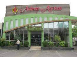 Dengan menu khas gudeg dan ayam goreng pada tahun 1970, ibu lies memutuskan untuk memperluas rumah makan adem. Rumah Makan Adem Ayem Ngawi Dengan Segala Macam Menu Rumahan Yg Enak Dan Harga Terjangkau