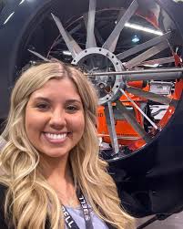 Happy Wednesday Rotorheads! 🚁 #howtohelicopter #helicopter #rotorcraft  #mechanic #airframeandpowerplant #aviation #aircraft #aircrafttechnician  #helicoptermaintenance #aircraftmechanic #wrench #flight #heli #aviatrix  #chopper #helo #womeninaviation ...