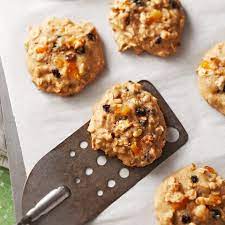 Toss cashews with romaine lettuce, tomatoes, and a hint of olive oil for a healthy and satisfying salad. Fruited Oatmeal Cookies Recipe Oatmeal Cookie Recipes Healthy Cookie Recipes Snacks