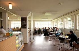 Cafe Bistro Im Bauhaus Entspannen Im Klub Bauhaus Weimar Bauhaus Dessau