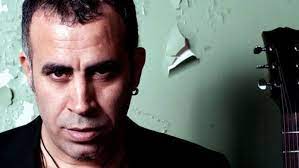 After graduating from high school, he joined various university programs but he had to quit for economic reasons. Kufur Edilen Mesaji 1300 Kisi Begenince Haluk Levent Ahbap Tan Istifa Etti Tr724