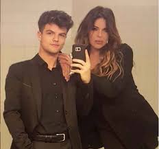 Mettendo a confronto le foto ritoccate e quelle non, le. Alba Parietti Chi E Eta Vita Privata E Carriera Della Conduttrice