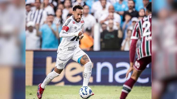 Santos se livra de transfer ban com R$ 12 milh&otilde;es da NR Sports e amplia depend&ecirc;ncia com a fam&iacute;lia de Neymar - M&aacute;quina do Esporte