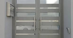 Main Door باب رئيسي مصنوع من الألمنيوم مع ستانلس ستيل من صناعتنا أحد زيائننا في الشاخورة مصنع الساري لتصميم المنتوجات الخ Locker Storage Home Decor Storage