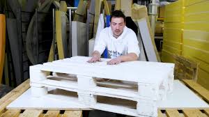 Il faut deux palettes pour réaliser l'embase et le dossier de la banquette. Comment Faire Un Canape Palette De A A Z Les Tutos Du Fiston Youtube
