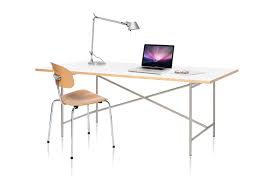 Ein passender schreibtisch ist neben der richtigen schreibtischleuchte und einem ergonomischen bürostuhl das eiermann tisch von richard lampert. Die Etwas Andere Empfehlung Der E2 Schreibtisch Appgefahren De