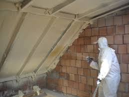 Kapı altı ve pencere gibi ısı kaybının yüksek olduğu alanlar için özel izolasyon malzemeleri bulunur. Alfavit Isi Yalitimi