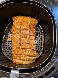 Home Cooks Use Air Fryer To Roast Pork Belly With Crispy Crackling In 2020 Pork Belly Pork Belly Crackling Pork Belly Recipes Crispy