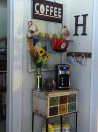 I Took A Lonely Corner And Energized It With A Coffee Bar What A Warm Welcoming Addition To Offer Your Guest At Home Cantinho Do Cafe Ideias Decoracao
