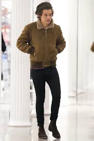 Harry styles wearing black vertical striped double breasted blazer, black dress shirt, black pair a brown overcoat with blue ripped slim jeans to achieve a dressy but not… style casual. Harry Styles Wearing Olive Shearling Jacket Black Skinny Jeans Dark Brown Suede Chelsea Boots Lookastic