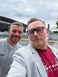 Dzień dobry Zabrze! 🙂 Jako mieszkańcy, zapewne możecie zauważyć, że w  mieście zaczęło przybywać dużo reklam promujących Prezydent Małgorzatę  Mańkę-Szulik. Każdy kandydat ma prawo do promocji w związku z nadchodzącymi  wyborami. Problem