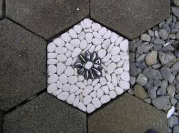 Make Your Own Hexagon Stepping Stones The Owner Builder Network Stepping Stones Cement Crafts Stepping Stones Diy