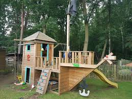 Piratenboot Klettergeruste Fur Den Garten Einfach Oder Ausgefallen Schau Dir Meine Anderen Pins An Http Kinder Spielhaus Garten Kinder Spielhaus Spielplatz