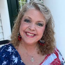 🎉 2 Truths & 1 Lie 🎉 I have my Master's degree 👩‍🎓 I used to skydive 🪂  I'm pregnant 🤰 Can you guess which one's the lie? Drop your guess below!