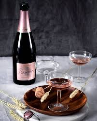 Concours Hey Hey Vous Savez Ce Qui Approche La Saint Valentin A Cette Occasion Champagne Devaux Et Moi Vous Prop Alcoholic Drinks Alcohol Drinks